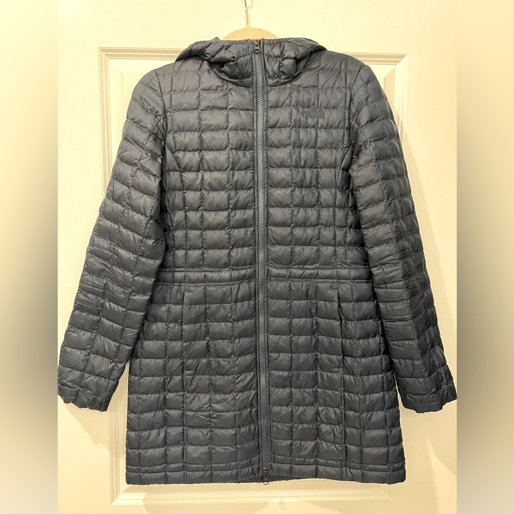 North Face Women's Long Puffer Hooded Jacket - Medium